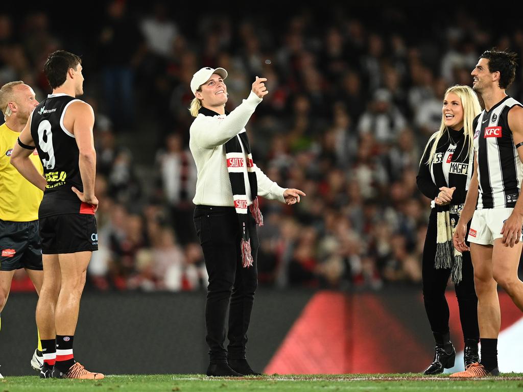 Jackson Warne and Brooke Warne do the coin toss. Picture: Quinn Rooney/Getty Images