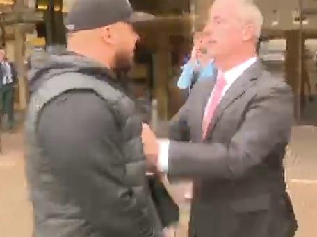 Jul 7, 2020 - Mohammad Zarshoy supporter clashes with journalist outside court ... associate's first court appearance for a fatal shooting in western Sydney. ... in black, shoved 7 News reporter Robert Ovadia . Picture: 7 NEWS