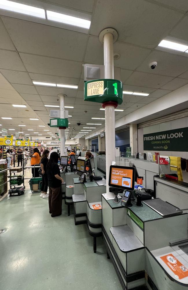 A photo of a rare Woolies store with no self-serve checkouts exposes what Aussies really want. Picture: Reddit