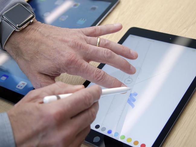 Members of the media and invited guests take a look at the new iPad Pro during an event at Apple headquarters Monday, March 21, 2016, in Cupertino, Calif. (AP Photo/Marcio Jose Sanchez)