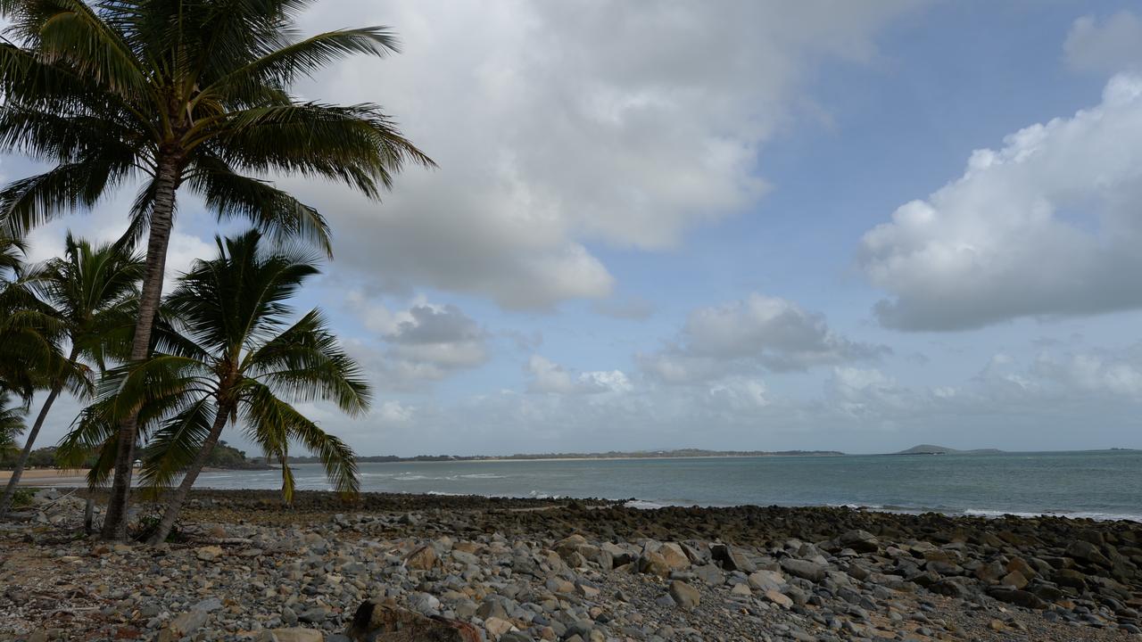 Kayaker thrown into water sparks desperate rescue