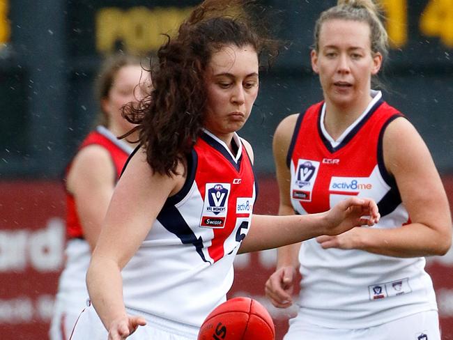 Karly McNiece in action for Darebin Falcons. Picture: Rob Lawson