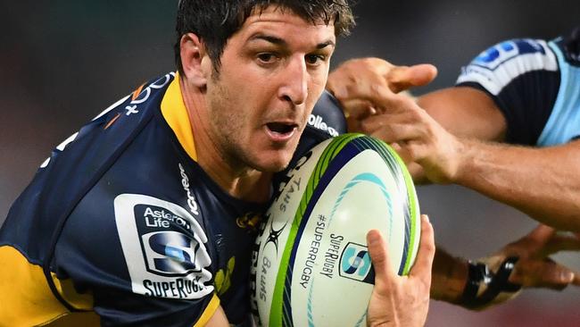 SYDNEY, AUSTRALIA - APRIL 16: Tomas Cubelli of the Brumbies is tackled by Nick Phipps of the Waratahs during the round eight Super Rugby match between the Waratahs and the Brumbies at Allianz Stadium on April 16, 2016 in Sydney, Australia. (Photo by Cameron Spencer/Getty Images)