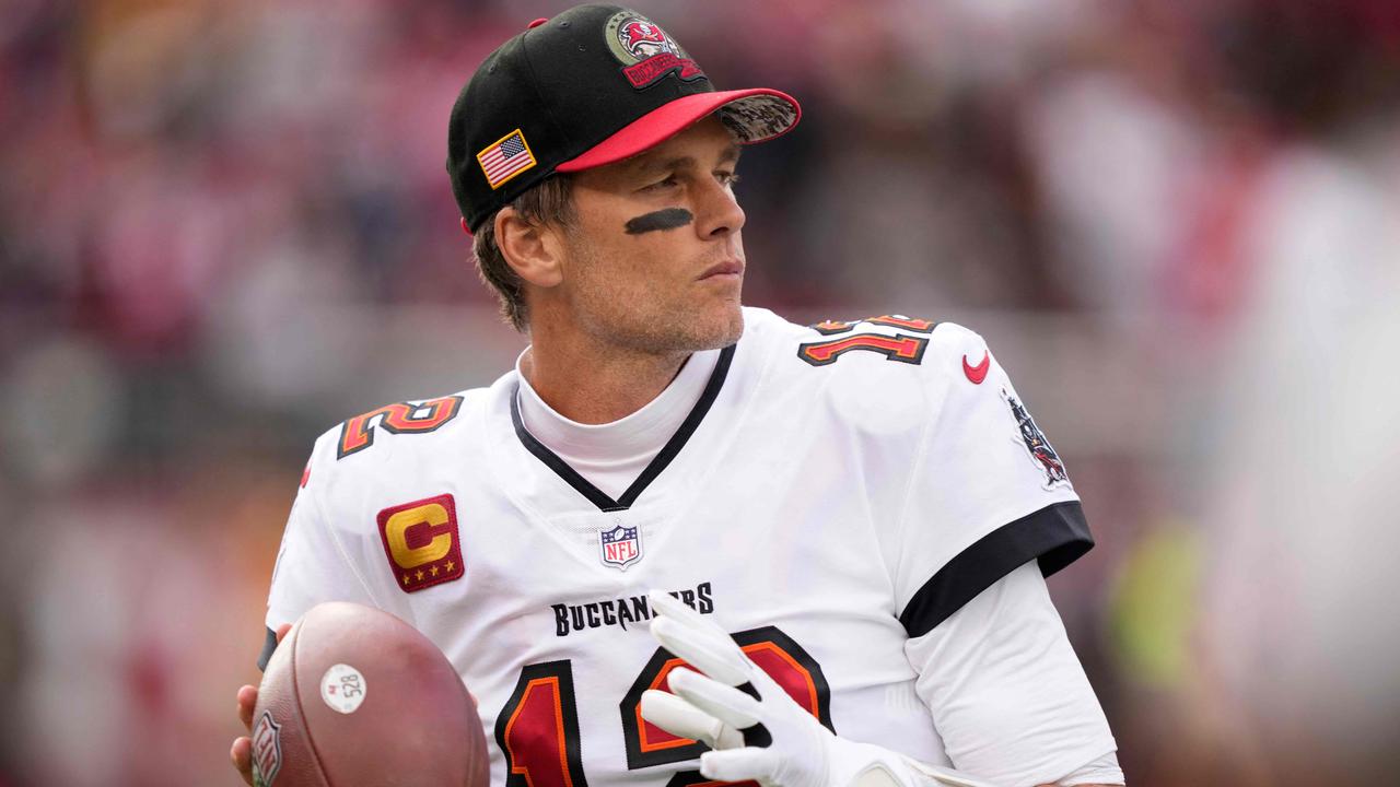 SANTA CLARA, CALIFORNIA - DECEMBER 11: Tom Brady #12 of the Tampa Bay Buccaneers warms-up prior to the game against the San Francisco 49ers at Levi's Stadium on December 11, 2022 in Santa Clara, California. Thearon W. Henderson/Getty Images/AFP (Photo by Thearon W. Henderson / GETTY IMAGES NORTH AMERICA / Getty Images via AFP)