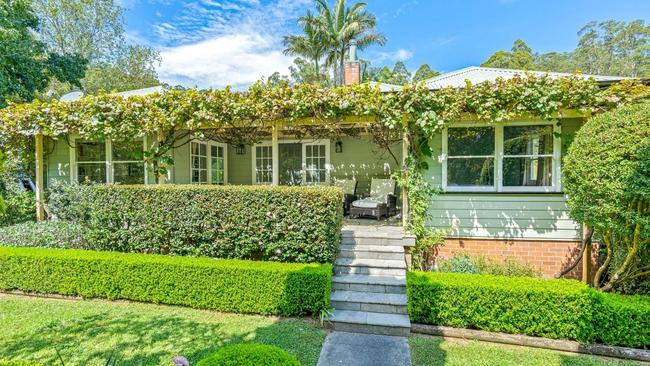 Better Homes and Gardens celebrit­y gardener Charlie Albone and his wife, interior designer Juliet­ Love, have re-listed their longtime Ourimbah home on the NSW Central Coast with amended price guidance. Picture: Supplied