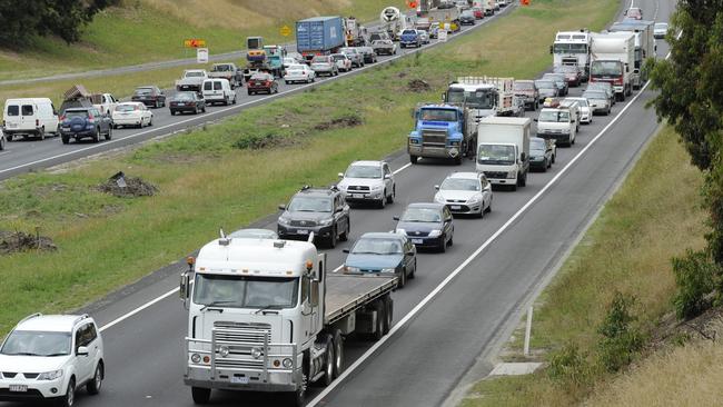 The Federal Government has announced major upgrades to the Princes Freeway at Pakenham and the Maroondah Highway at Coldstream.