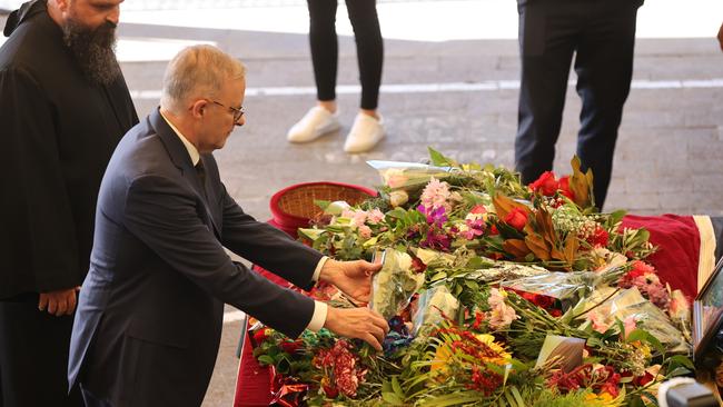 Anthony Albanese lays a bunch of flowers. Picture: Toby Zerna