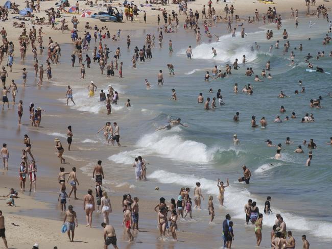 SYDNEY, AUSTRALIA - NOVEMBER 28: A general view as people gather at Bondi beach on November 28, 2020 in Sydney, Australia. The Bureau of Meteorology has forecast heatwave conditions in NSW this weekend, with temperatures expected to exceed 40 degrees across the state. (Photo by Brook Mitchell/Getty Images)