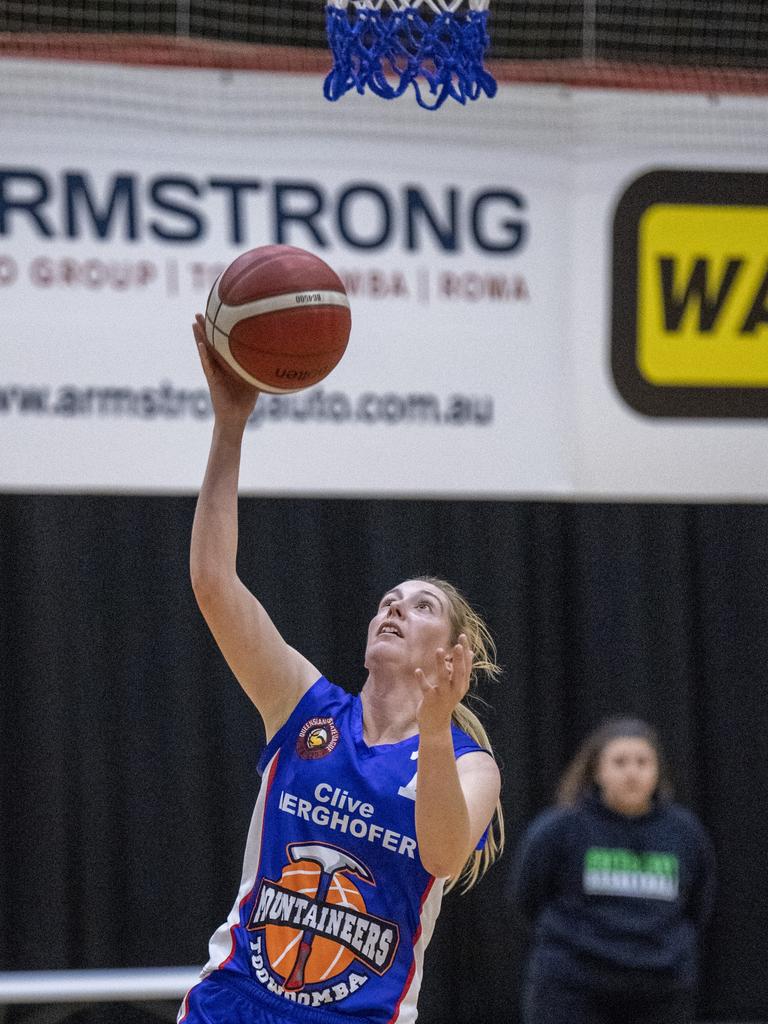 Brittany Hayes, Mountaineers. QSL basketball, Mountaineers vs Gold Coast Rollers. Friday, June 18, 2021. Picture: Nev Madsen.