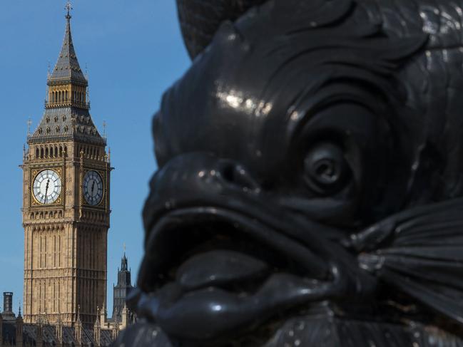 Britain's Houses of Parliament, comprising the House of Commons and the House of Lords, are pictured from accross the River Thames in London on March 13, 2017. British Prime Minister Theresa May is expected to trigger Brexit this week by formally notifying the European Union of Britain's intention to leave the bloc, sending her country into uncharted waters. The legislation empowering May to put Britain on a course that no EU member state has ever taken returns to parliament for its final stages on Monday as European capitals prepare for mammoth negotiations. / AFP PHOTO / Daniel LEAL-OLIVAS