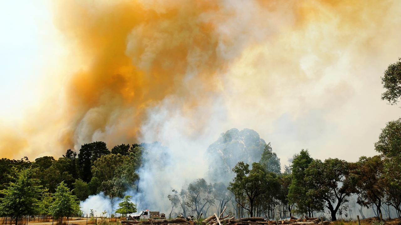 Gippsland fires: Dargo residents under threat as other fires range near ...