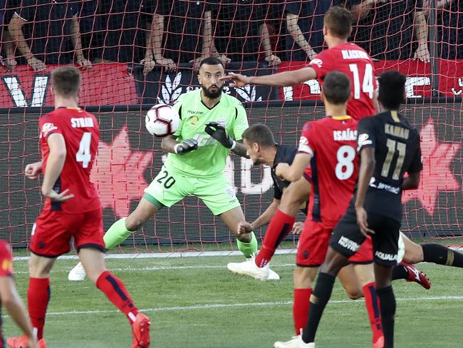 Oriol Riera heads the ball to score a goal for Wanderers. Picture: Sarah Reed