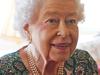 Queen steps out with cane: ‘I can’t move’