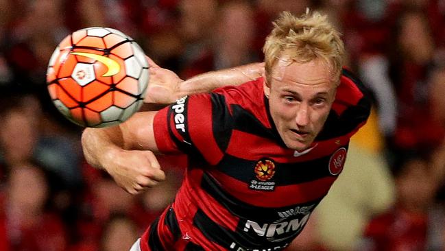 Former Western Sydney Wanderers star Mitch Nichols has signed a two-year deal with Perth Glory.