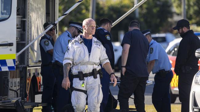 Police outside the motel during the siege. Picture: Brendan Beirne / NewsWire