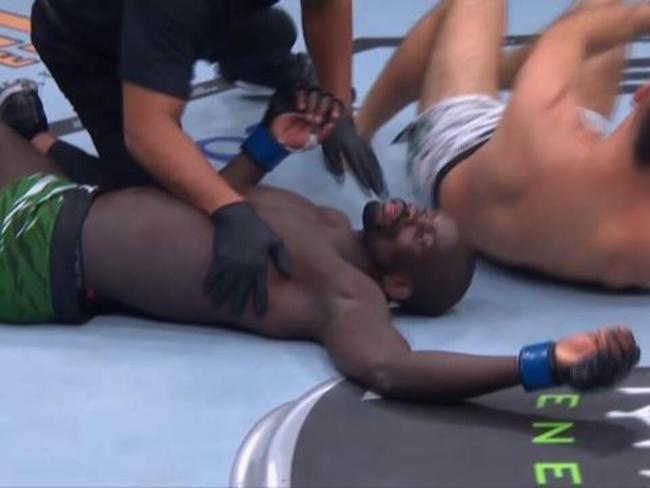 'Put to SLEEP!' Choke hold stuns in UFC