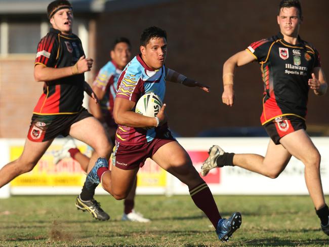 Watson Heleta (ball) in action for Keebra Park High in 2013.