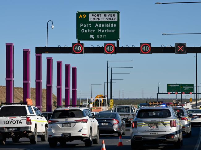 ADELAIDE, AUSTRALIA - NewsWire Photos November 17, 2022: Cars involved in an accident on the North South Motorway in Wingfield. Picture: NCA NewsWire / Naomi Jellicoe