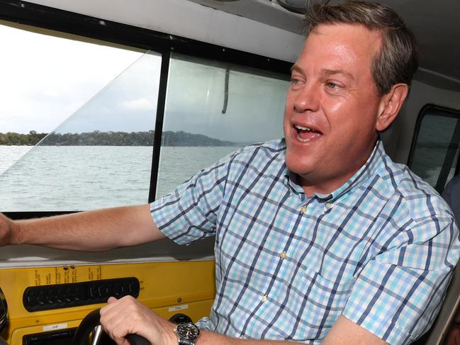 Queensland OppositIon Leader Tim Nicholls pilots a Volunteer Marine Rescue boat on Morton Bay, Brisbane, Saturday, November 18, 2017. Mr Nicholls is on the campaign trail ahead of the November 25 state election. (AAP Image/Dan Peled) NO ARCHIVING