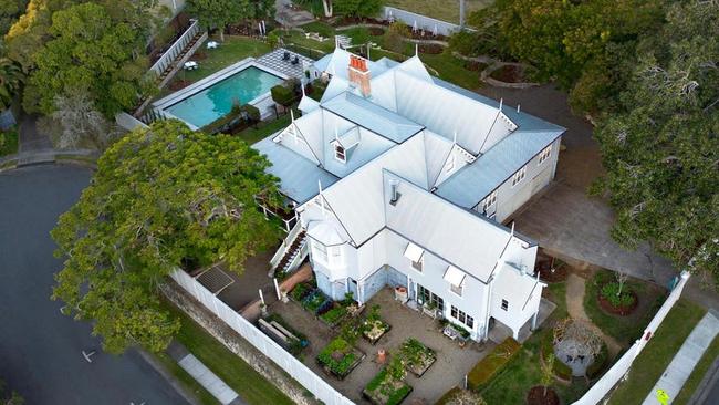 Lynne Grove House at 147 Lynne Grove Road, Corinda