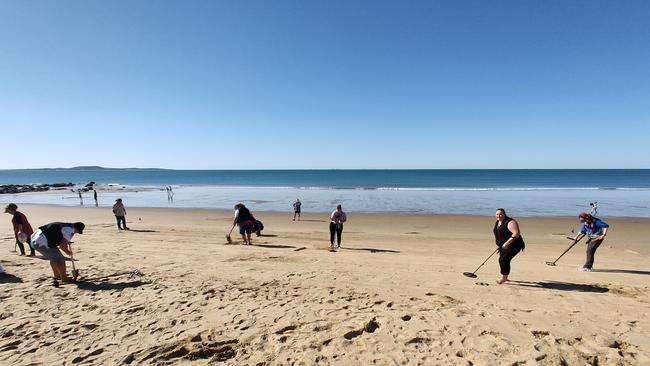 THE FINAL: Participants scour the beach in the final of the Port Curtis Metal Detecting Social Club's pirate treasure hunt at Tannum Sands Beach. Picture: Rodney Stevens