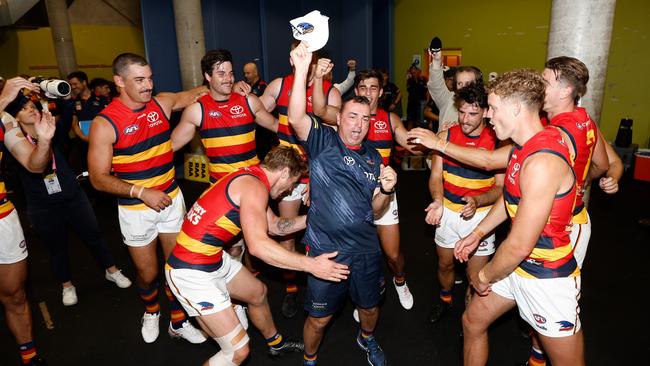 The Crows sing the song with head trainer Vinnie Del Bono after defeating Hawthorn. Picture: Michael Willson/AFL Photos via Getty Images