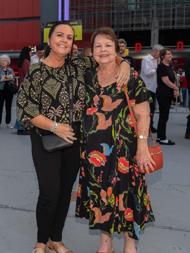 Socials at Paul McCartney live at Suncorp Stadium, Milton - Photo Stephen Archer