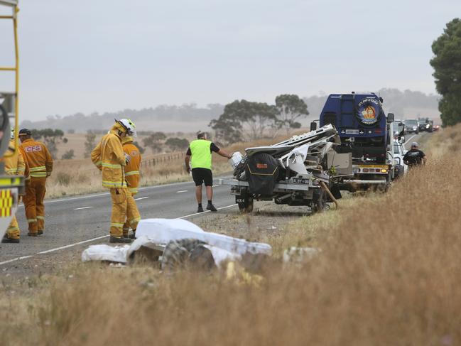 ADELAIDE, AUSTRALIA - Advertiser Photos APRIL 17, 2022:  Police, Emergency Services at the scene of a Motor Vehicle accident on Fords Road, Freeling, 500mtres from Thiele Hwy, Freeling. Picture Emma Brasier