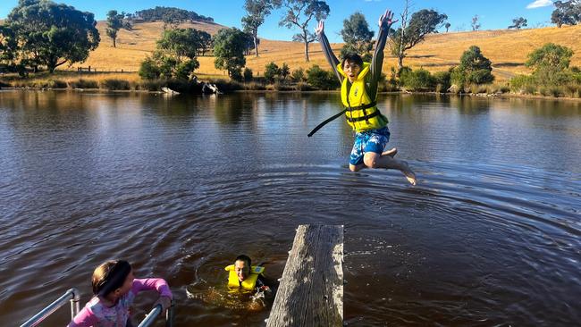 Yasuaki and his mate Nagi having the time of their lives (plus Barefoot’s six-year-old daughter – sans life jacket).