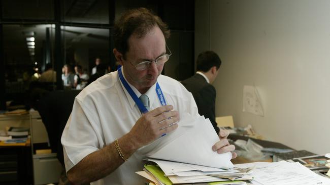 Australian Federal Police raid the offices of The Australian Newspaper's offices in Holt St Surry Hills.in 2004. Picture: John Fotiadis