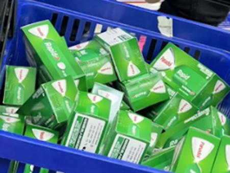 An individual attempting to buy Panadol in large quantities in a store in Melbourne on 13 December. He was eventually advised of the store’s purchase limit and denied the purchase, however it is unclear whether he would come back (picture: Xiaohongshu).