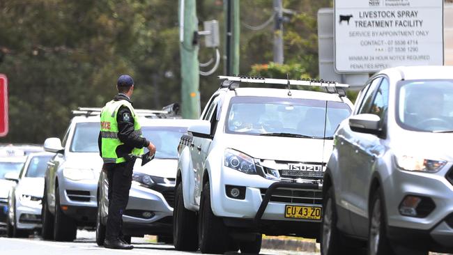 Police check drivers coming into Queensland from NSW. Picture: Nigel Hallett