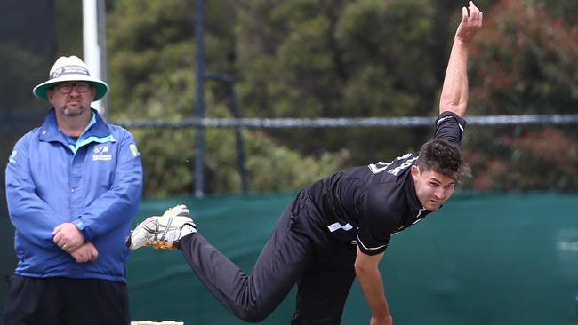 Dylan Hodge bends his back. Picture: Hamish Blair