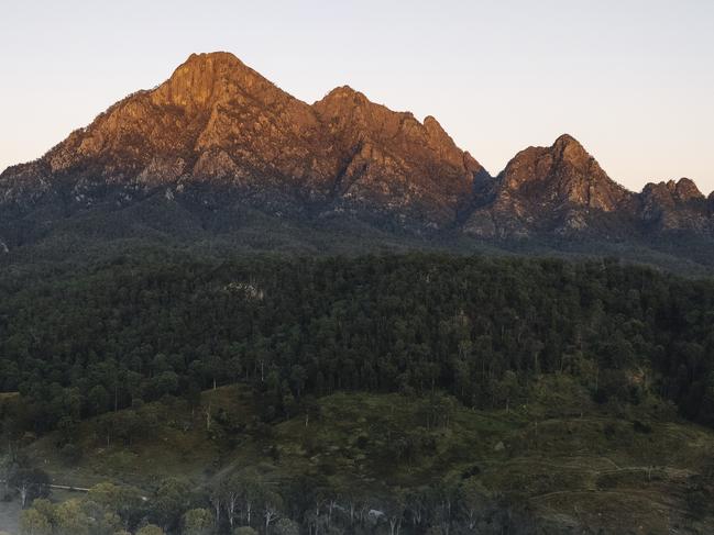 ESCAPE. HOW TO. 6 FEB, 2022. Scenic Rim, Mt Barney. Picture: Tourism and Events Queensland