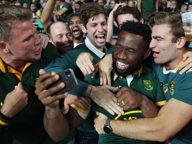 South Africa's captain Siyamthanda Kolisi celebrates with supporters after the pre-World Cup Rugby Union match between New Zealand and South Africa at Twickenham Stadium in west London, on August 25, 2023. (Photo by Adrian DENNIS / AFP)