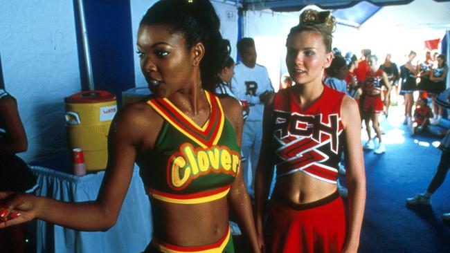 Gabrielle Union and Kirsten Dunst in a scene from the 2000 film, Bring it On.