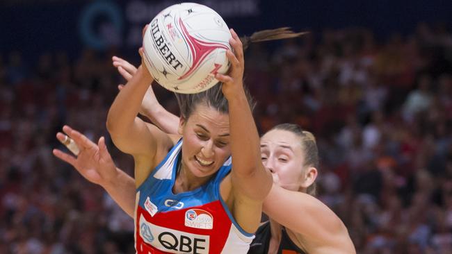 Maddy Proud of the Swifts and Jamie-Lee Price of the Giants battle during last year’s Super Netball.