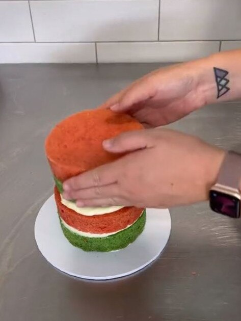 Tigga Maccormack, from Melbourne, left Bunnings fans in awe of her clever Bunnings-themed cake. Picture: TikTok/tigga_mac