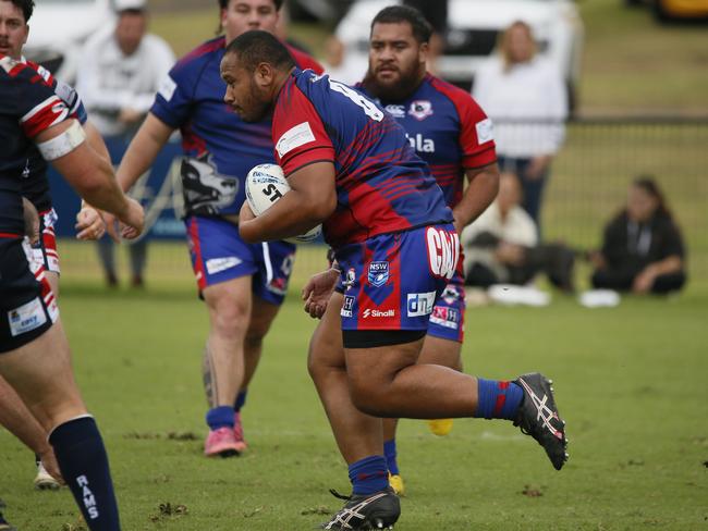 Collies captain Elijah Sa hits the line at top speed.