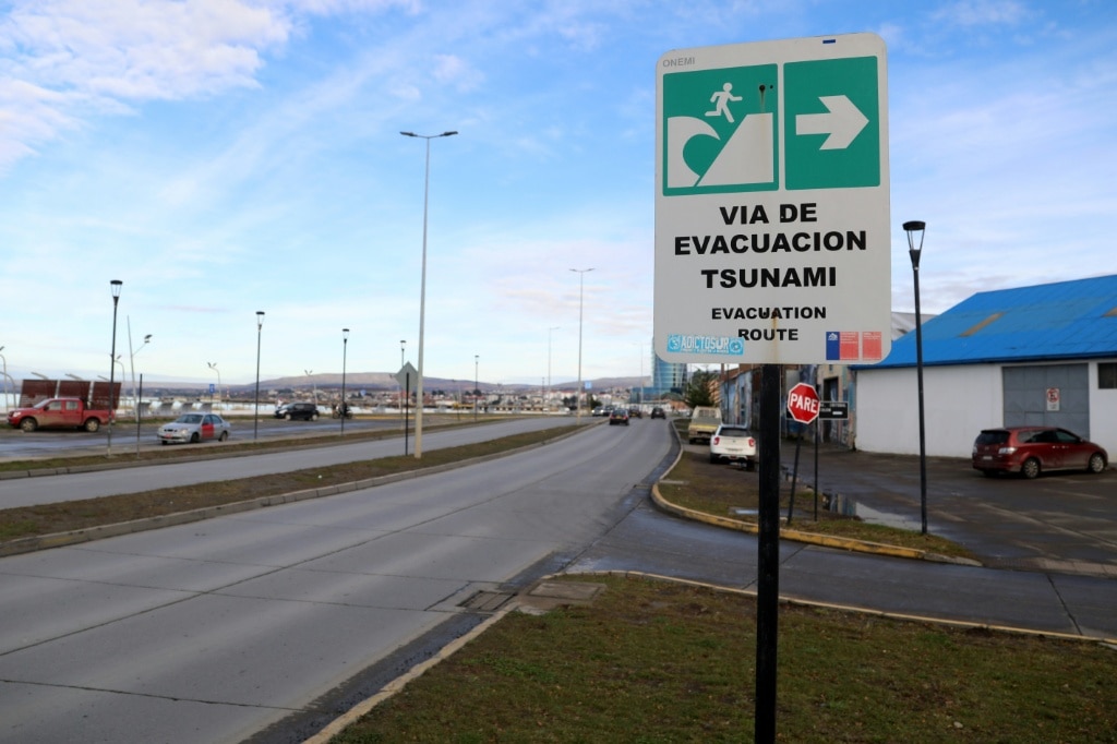 Major offshore quake causes tsunami scare in Chile, Argentina