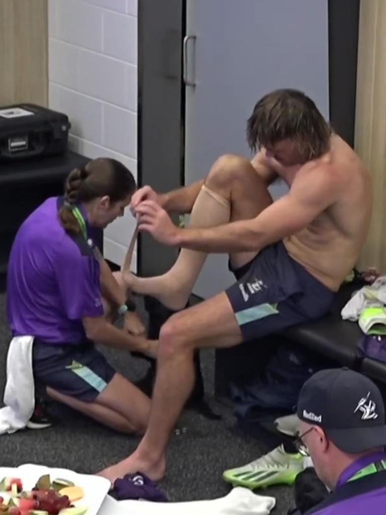 Ryan Papenhuyzen puts wraps on his right leg. Photo: Fox League.