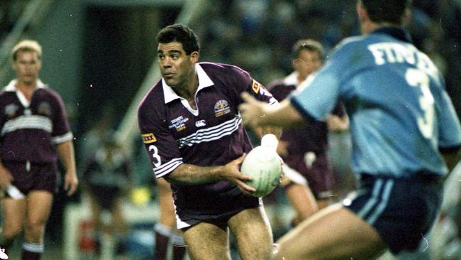 News/sport 23/5/1994. Game 1 of the rugby league State of Origin, Queensland vs New South Wales at the Sydney Football Stadium. Queensland's Mal Meninga runs with the ball. Queensland won 16 to 12 Neg/no 35/P/10385-7 box/noPicture by Jim Fenwick The Courier-Mail Photo Archive