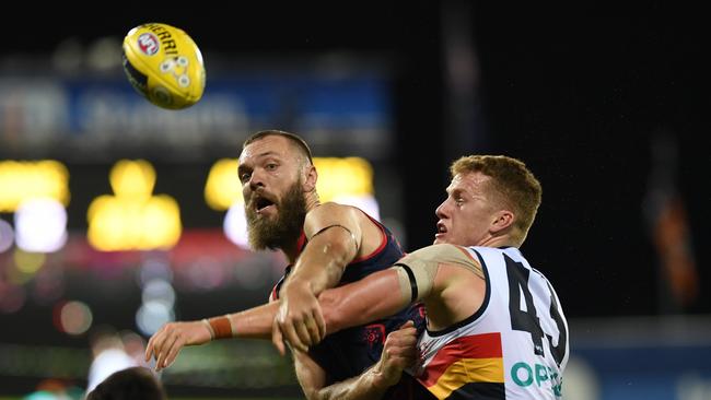 Reilly O’Brien gives his all against Melbourne ruck gun Max Gawn. Picture: AAP Image/Dan Peled