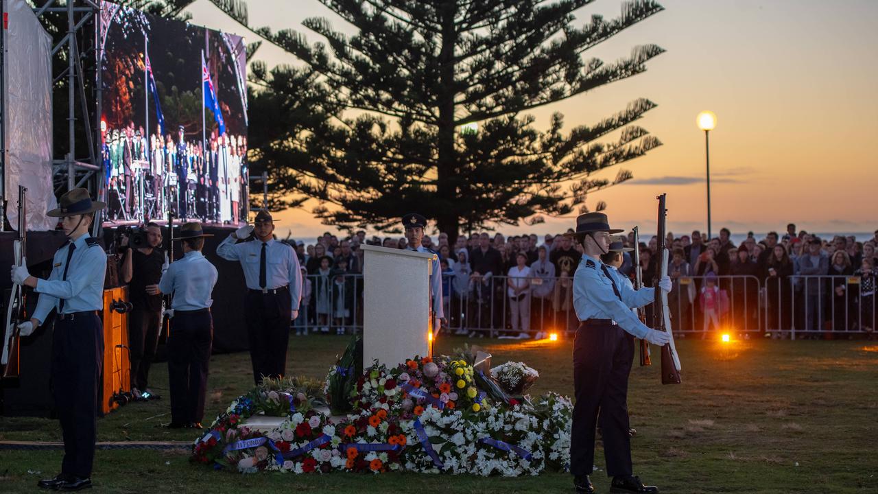 In pictures: Anzac Day 2019 dawn service at Coogee Beach | Daily Telegraph