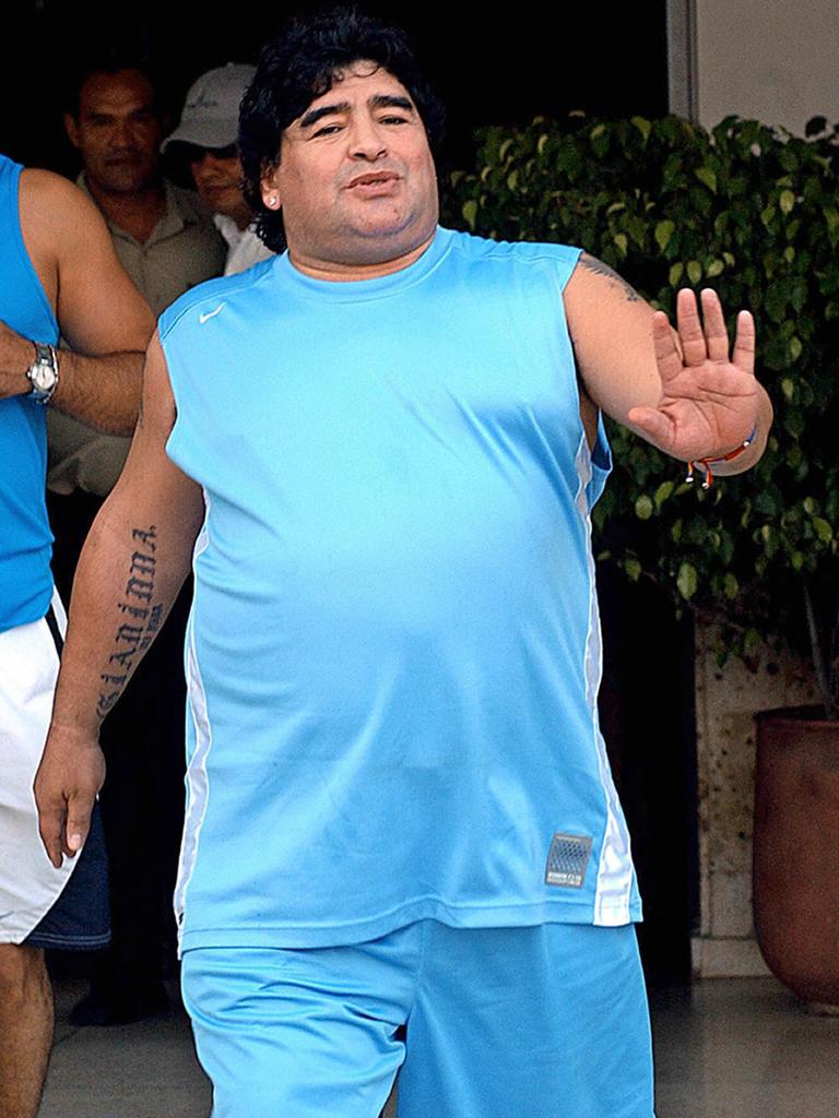 Maradona waves at the press in 2005. F/L