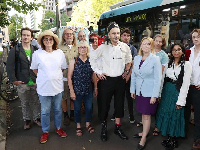 WEEKEND TELEGRAPHS SPECIAL. FEBRUARY 1, 2023. PLEASE CONTACT WEEKEND PIC EDITOR JEFF DARMANIN BEFORE PUBLISHING.Pictured in Sydney CBD today is Ken Wilson (Centre) and Larissa Penn Independent Candidate for Willoughby, with frustrated bus commuters. Picture: Tim Hunter.