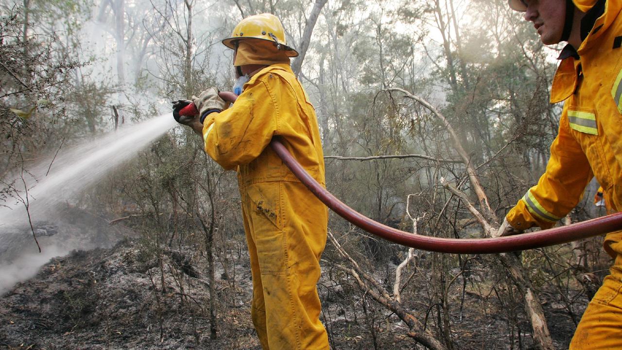 Firefighters battle 30ha blaze in state’s northeast