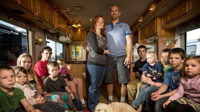 Kellogg Family of 14 spend life on the road | news.com.au — Australia’s ...