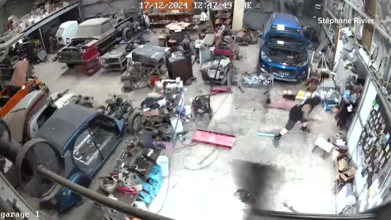 Garage camera shows powerful 7.4 earthquake hitting Vanuatu