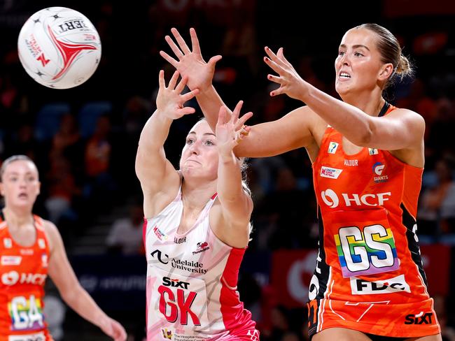 Matisse Letherbarrow competes with Thunderbirds’ replacement Sanmarie Visse. Picture: Brendon Thorne/Getty Images